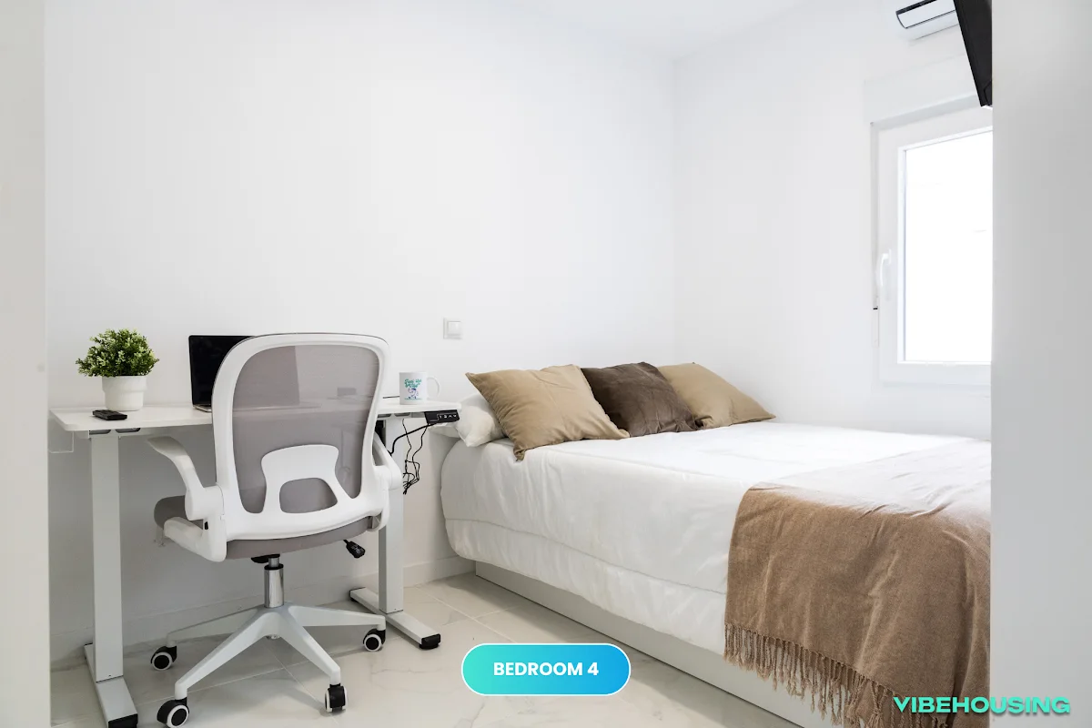 28VH4 · Room 4 · photo 1