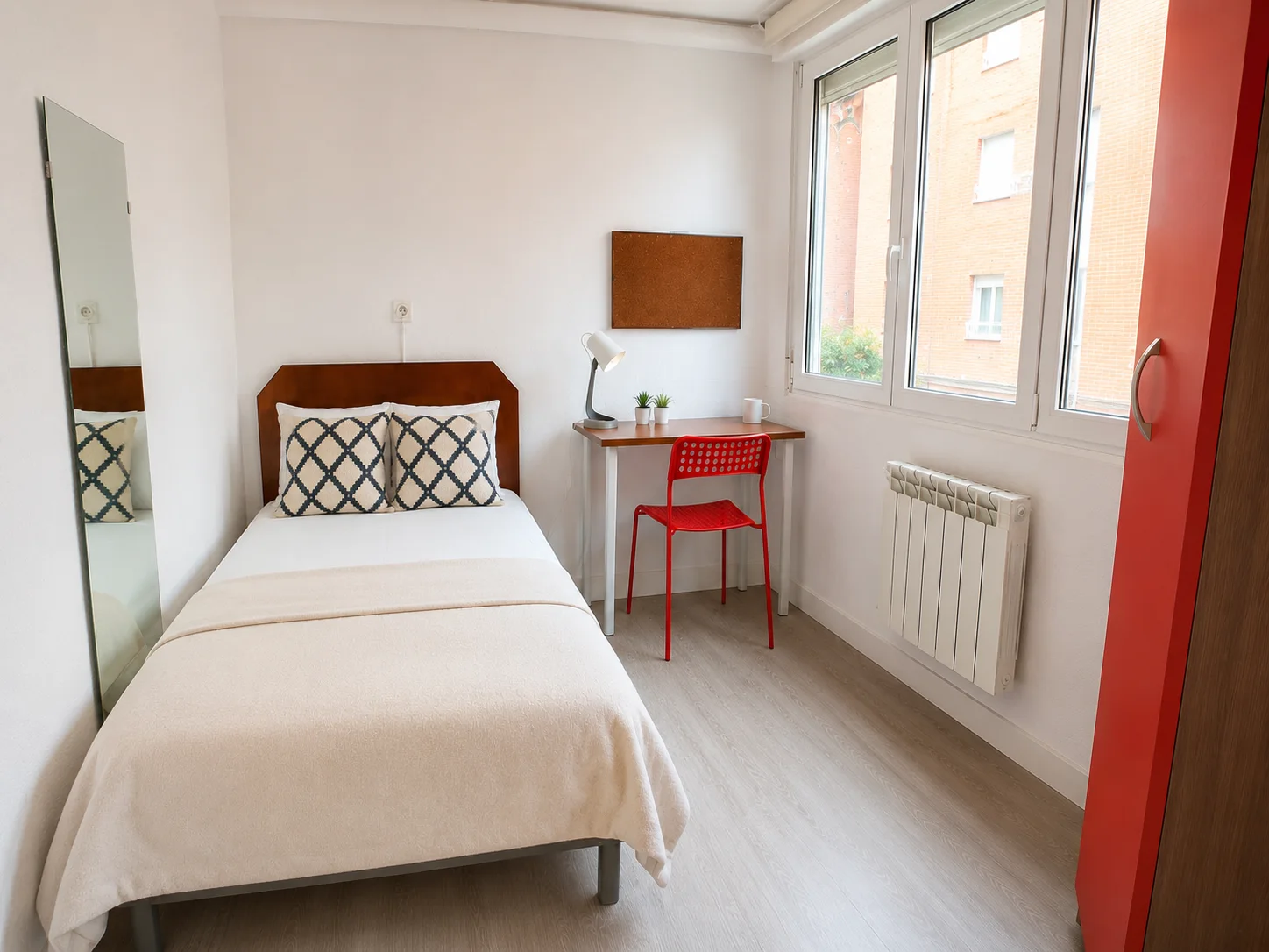 24VH1 · Room 1 · photo 1